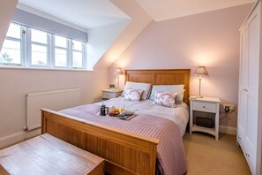 2 Schlafzimmer, laptopgeeigneter Arbeitsplatz, Bügeleisen/Bügelbrett