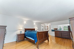 5 bedrooms, in-room safe, desk, iron/ironing board