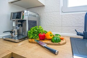 Hus | Eget kjøkken | Kjøleskap, ovn, kokeplater og oppvaskmaskin