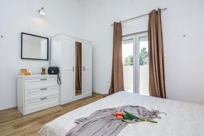House | Free WiFi