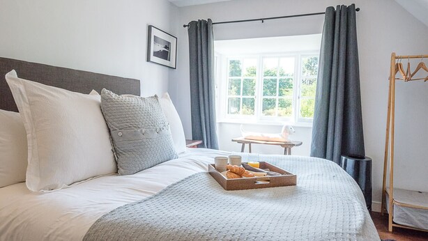 4 bedrooms, laptop workspace, iron/ironing board, bed sheets - 6 The Whinlands, Thorpeness (Leiston)
