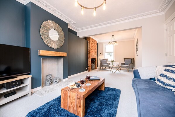 4 quartos, espaço de trabalho para notebook