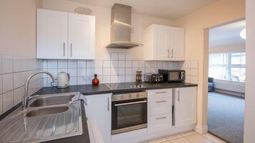 Microwave, oven, stovetop, cookware/dishes/utensils