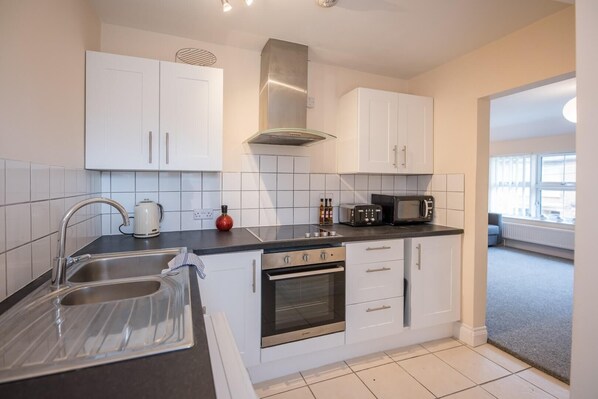 Microwave, oven, stovetop, cookware/dishes/utensils