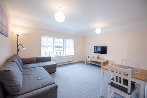 TV - 2 Abbey Mews, Leiston (Leiston)