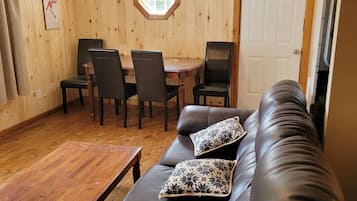 Chalet, 2 Queen Beds | Interior