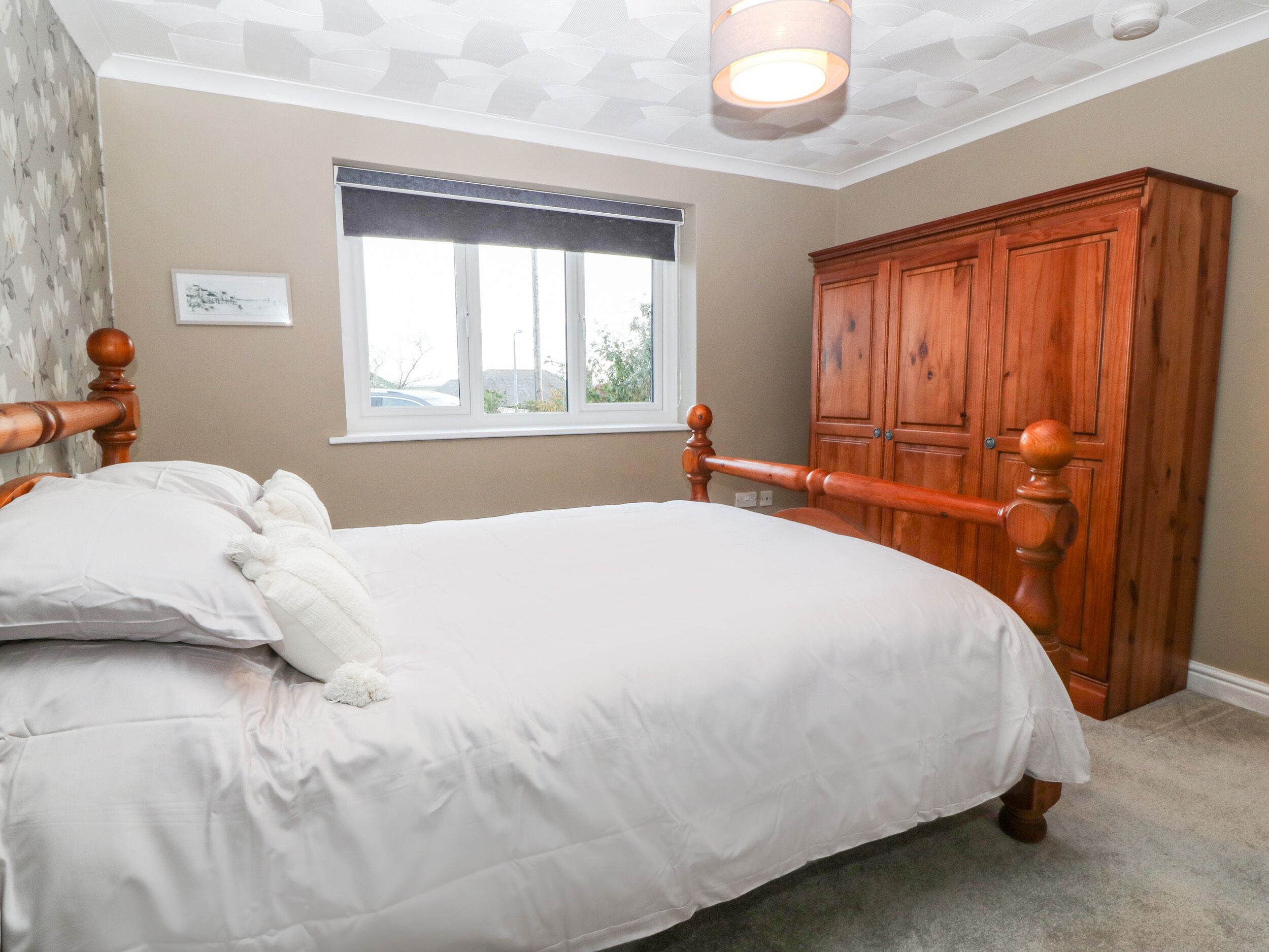 1 habitación, decoración personalizada y muebles diferentes 