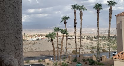 Cozy condo in the heart of Laughlin w
