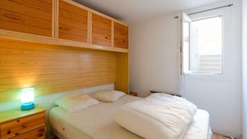 2 bedrooms, desk, free WiFi