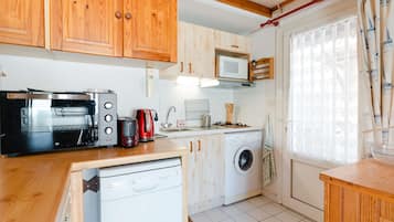 Fridge, microwave, dishwasher, toaster