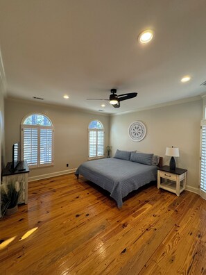 2 makuuhuonetta, silitysrauta/-lauta, Wi-Fi, vuodevaatteet