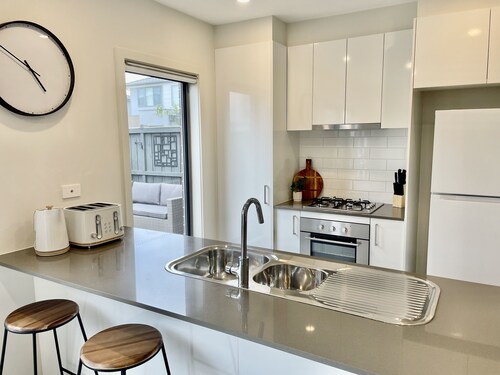 Holiday on Dromana by Ready Set Stay- 150m from the beach