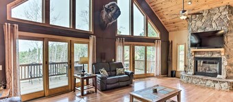 Spacious Lead Getaway w/ Private Hot Tub & Deck!
