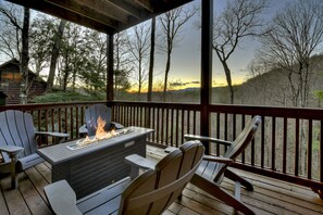 Property grounds - Overlook Oasis - Hot tub, firepit, and comfy king beds! (Blue Ridge)