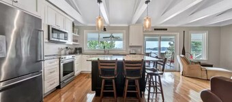 HICKORY COTTAGE - Lake front with wide water and mountain views