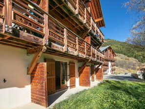 Exterior - Apt 5 ppl, mountains view, heated pool (Saint-Sorlin-d´Arves)