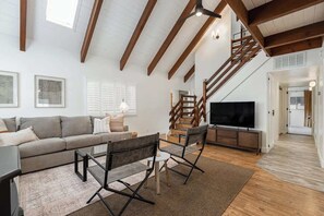 TV, fireplace, offices - Red Hill Escape w/ Spa @Gate to Natl Park (Three Rivers)