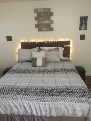 1 bedroom, desk, iron/ironing board, WiFi