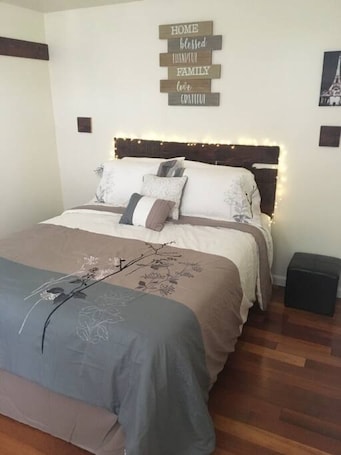 1 bedroom, desk, iron/ironing board, WiFi. Meet the browns with parking