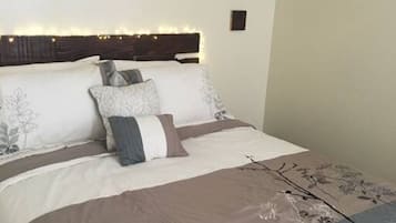 1 bedroom, desk, iron/ironing board, WiFi