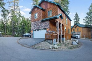 Exterior - Pine Tree Chalet- Favorite Log Cabin! (Shaver Lake)