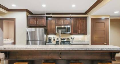 Midtown Loft 201 on Main St DT Visalia