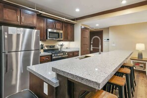 冰箱、微波炉、烤箱、炉灶