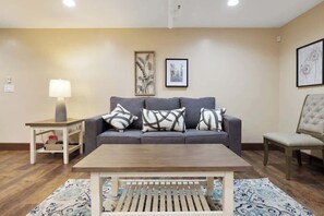 Televisión y oficina 