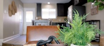 Stylish Fresno Apartment Near Fig Garden Village