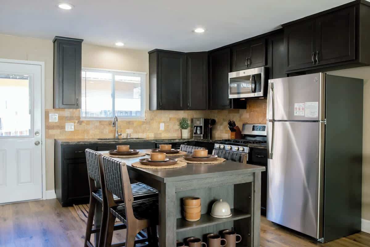 冰箱、微波炉、烤箱、炉灶