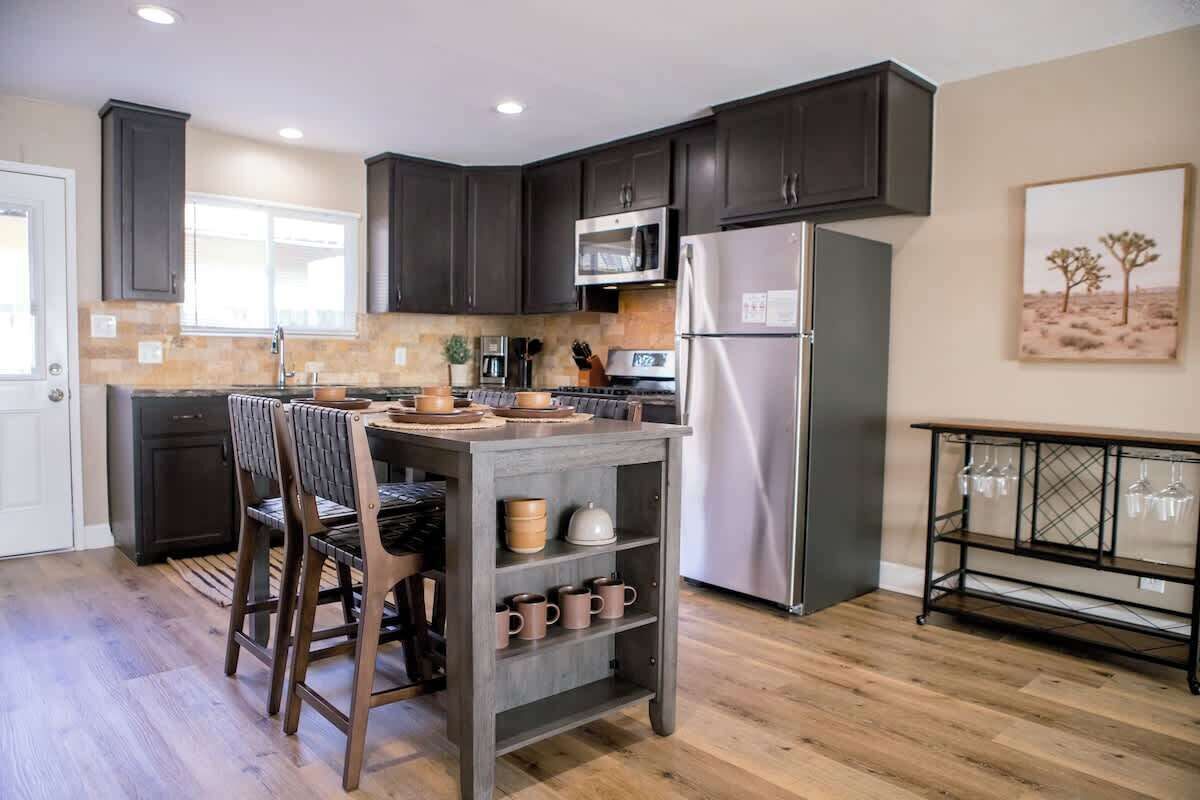 冰箱、微波炉、烤箱、炉灶