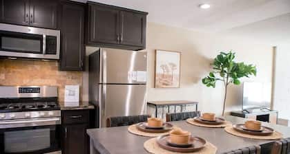 Fig Garden Casita A- Trendy 2 Bedroom