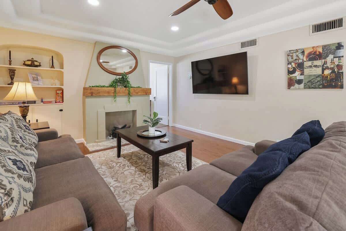 TV, fireplace, offices