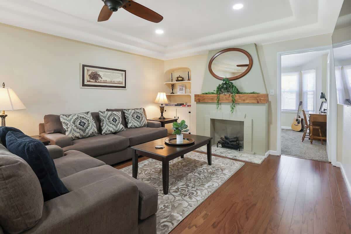 TV, fireplace, offices