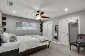 2 chambres, fer et planche à repasser, Wi-Fi, draps fournis