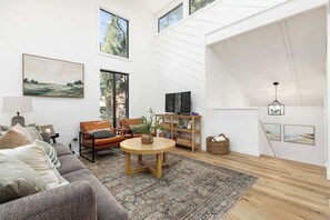 TV, fireplace, offices