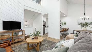 TV, fireplace, offices