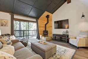 TV, fireplace - Shaver Escape! Mountain Loft Condo (Shaver Lake)