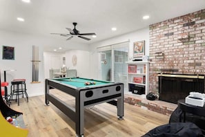 Game room - Cali Home Base near NAS w/Game Room (Hanford)