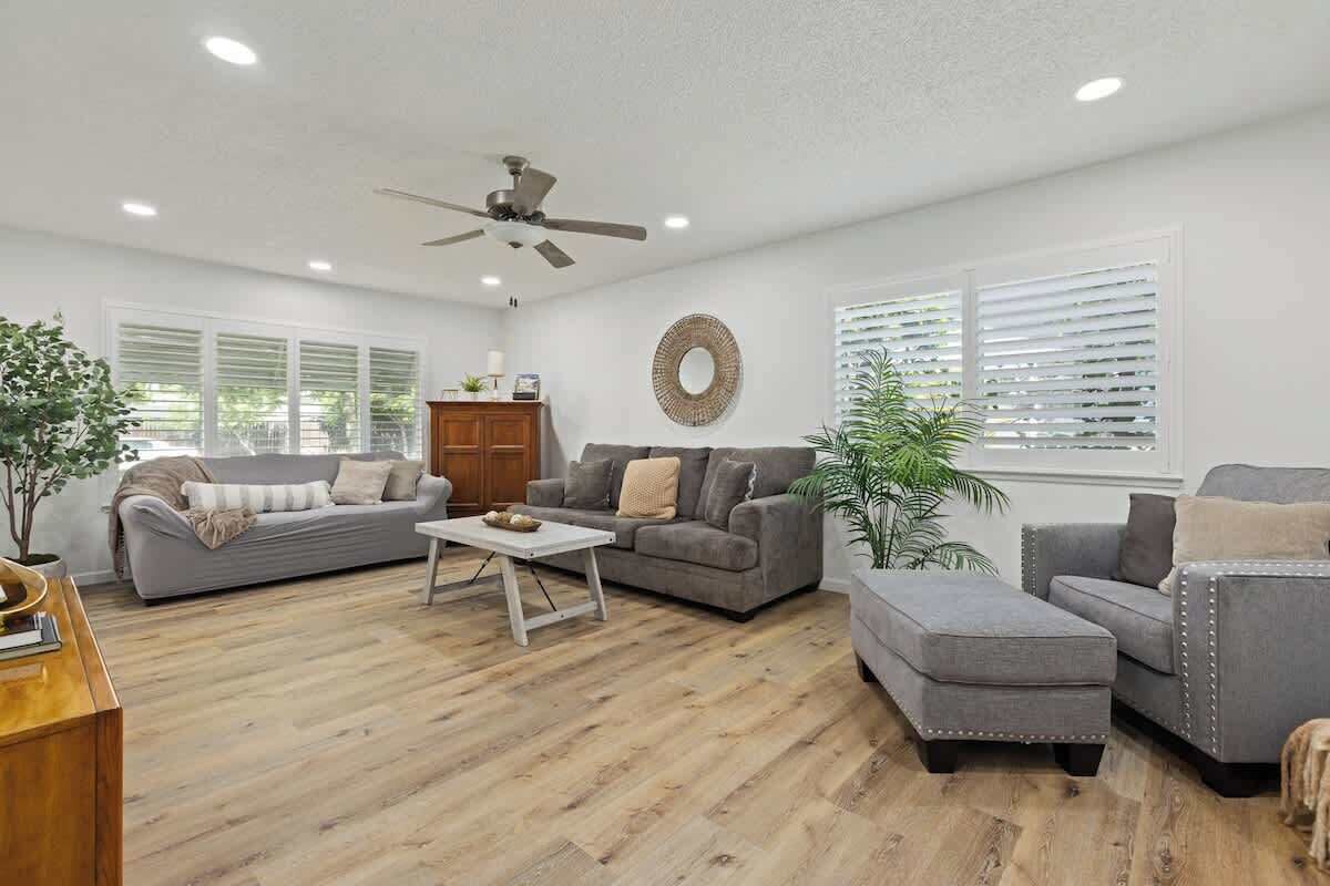 TV, videospill, bøker og kontorer