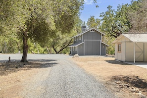 A gravel driveway leading to a house with a large barn and a small shed. - Riverfront Gateway to Sequoia NP (Three River)