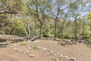 A natural outdoor area with a wooden deck, benches, and a rocky terrain. - Riverfront Gateway to Sequoia NP (Three River)