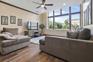 TV, offices - Midtown Loft 303 on Main St DT Visalia (Visalia)