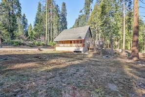 Exterior - Explore and Unwind!  Large Deck & EV Charger (Shaver Lake)