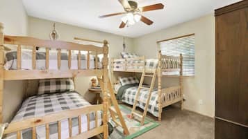 3 bedrooms, iron/ironing board, WiFi, bed sheets