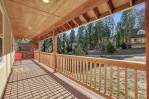 Terrace/patio - Explore and Unwind!  Large Deck & EV Charger (Shaver Lake)