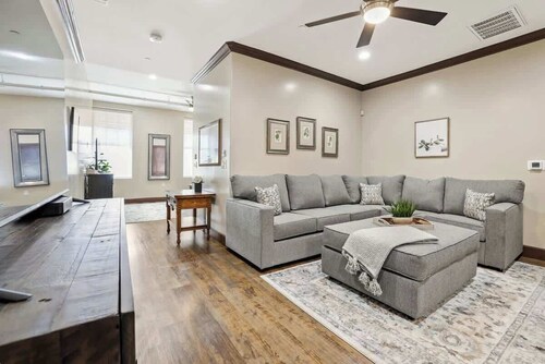 Midtown Loft 301 on Main St DT Visalia