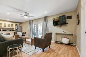 Unclassified image, 5 of 38, button