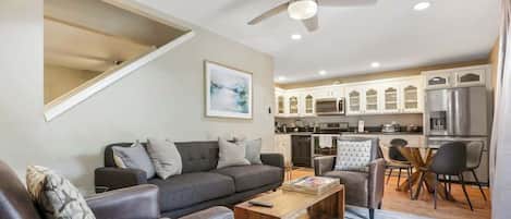 Télévision, jeux vidéo, livres, espaces bureaux