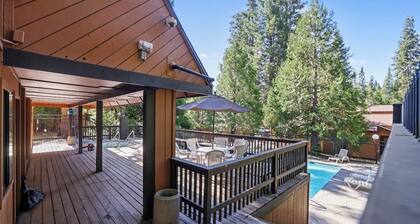 Parker's Peak Cabin w BBQ Grill & Community Pool